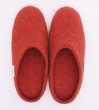 Chaussons adultes en laine bouillie fabriqués au Népal par notre partenaire certifié "Commerce Equitable".