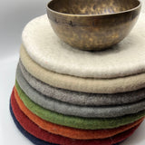 Galets de méditation en laine bouillie, fabriqués au Népal